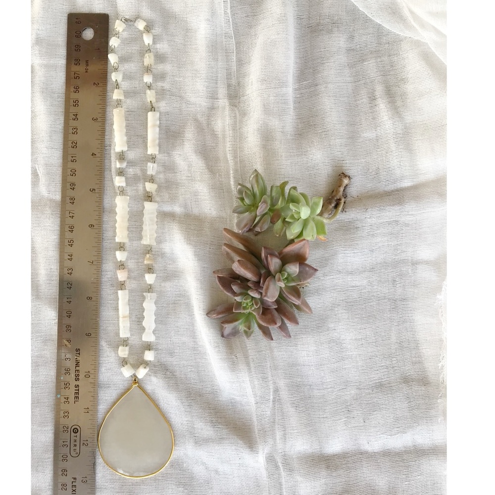 Vintage Shell Pendant Necklace - Picture 5 of 5